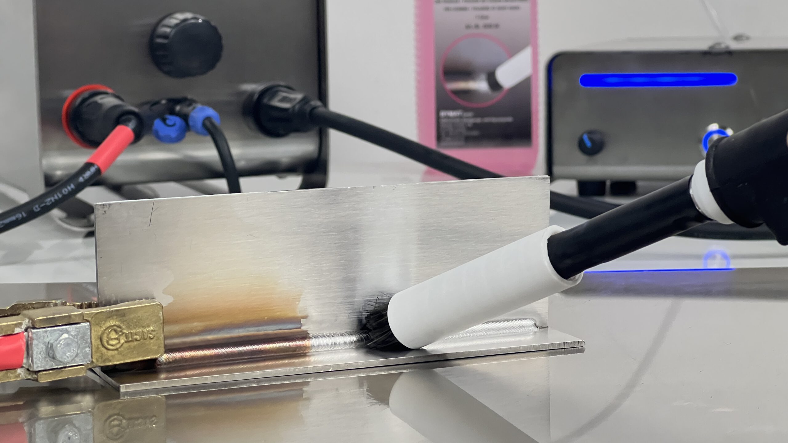 Reinigen mit dem Kohlefaserpinsel