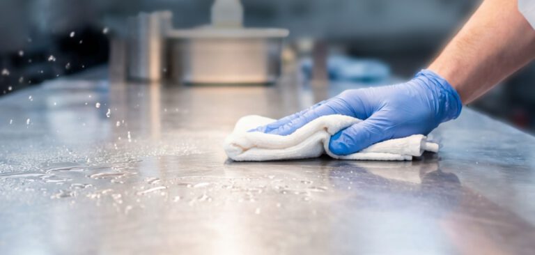 Edelstahlfläche Reinigen – Spühlen von Edelstahl nach der Reinigung